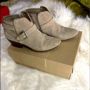 Sam Edelman neutral bootie 7.5